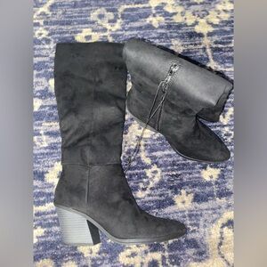 Women’s size ten boots. BRAND NEW, UNWORN.